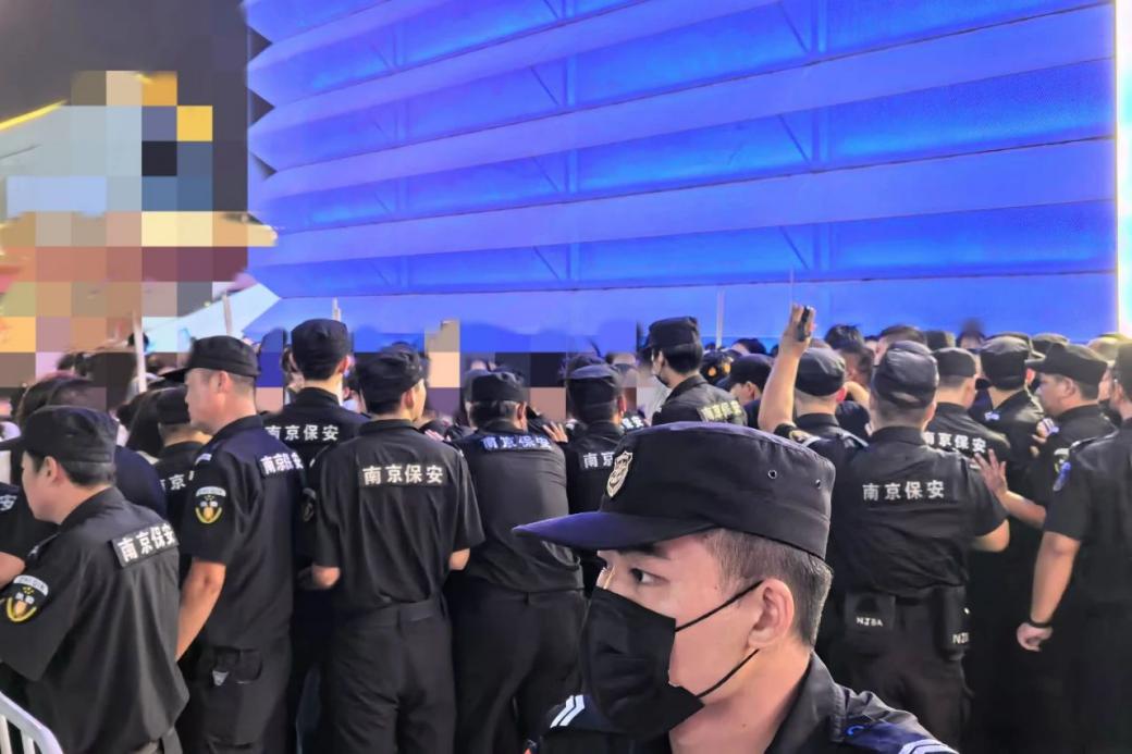 C:/Users/Administrator/Desktop/臺風“貝碧嘉”來襲，南京保安積極應對，“守”護萬家團圓！/12.jpg12