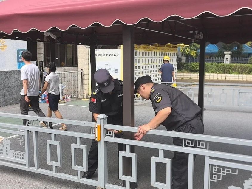 C:/Users/Administrator/Desktop/臺風“貝碧嘉”來襲，南京保安積極應對，“守”護萬家團圓！/4.jpg4