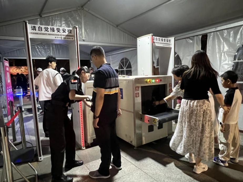 C:/Users/BA/Desktop/“安保鐵軍、硬核保障”2024系列報道四十三——月滿中秋，南京市保安服務有限公司圓滿護航“2024 南京森林音樂會”/4.jpg4