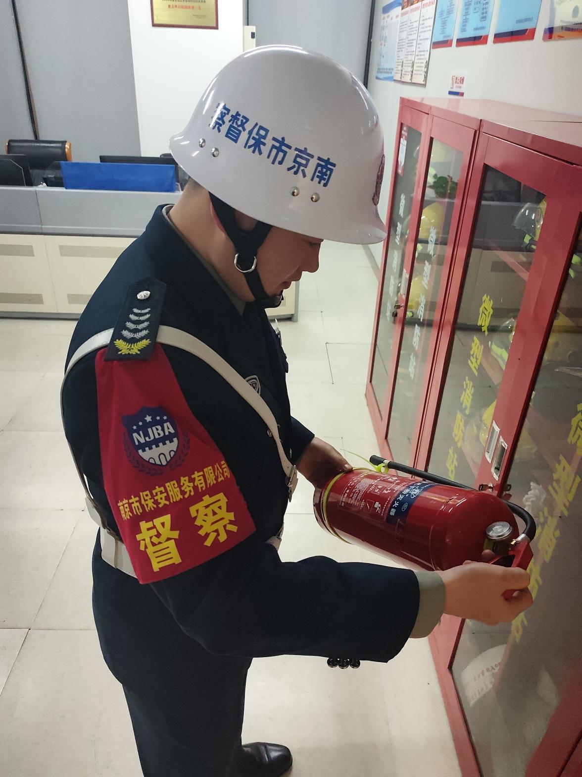 E:/25.12.10后 上傳網(wǎng)站留存/筑牢安全防線 護(hù)航平安元旦——南京市保安服務(wù)有限公司召開元旦節(jié)前安全生產(chǎn)專題部署會(huì)議/87f74c7e78e540bcf927e43a9c9d5b5c.jpg87f74c7e78e540bcf927e43a9c9d5b5c