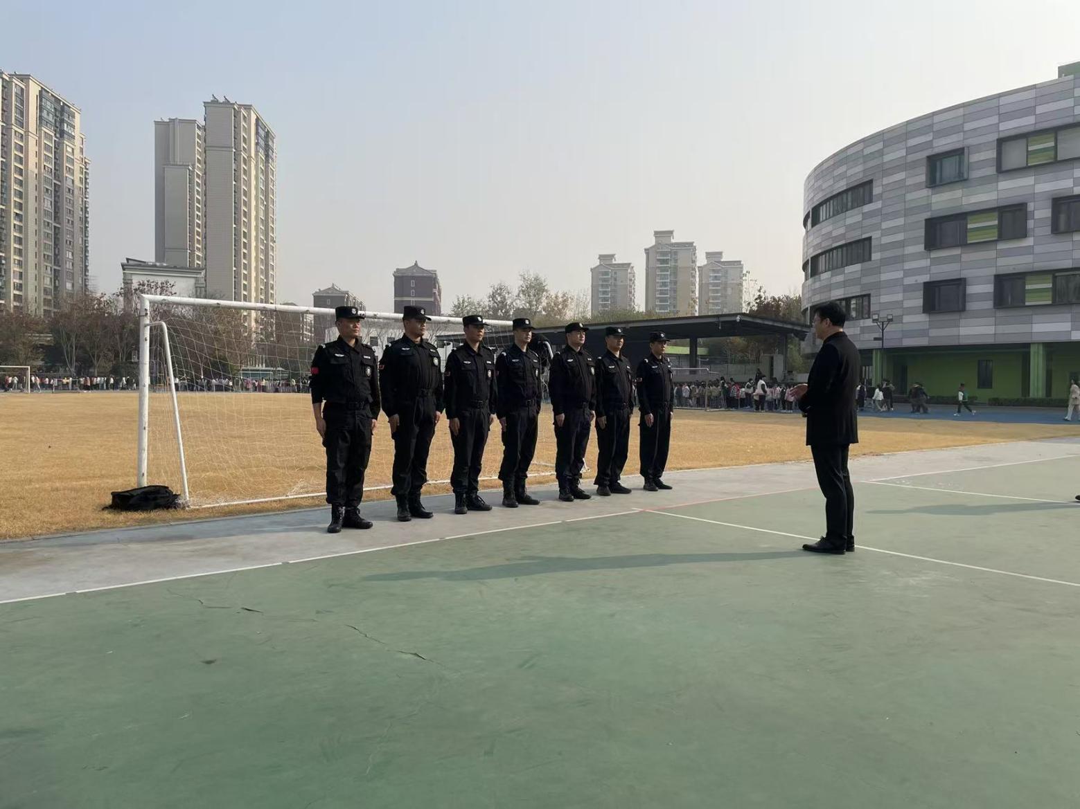 E:/25.12.10后 上傳網(wǎng)站留存/喜報！南京市保安服務(wù)有限公司建鄴分公司榮獲“校園最小應(yīng)急單元技能競賽”一等獎/照片/7f4752ecec0a4eaf4162fae738cff144.jpg7f4752ecec0a4eaf4162fae738cff144